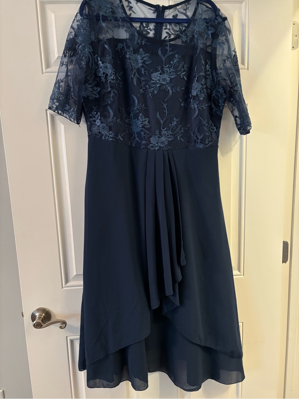 Elegant Navy Midi Dress with Lace Bodice